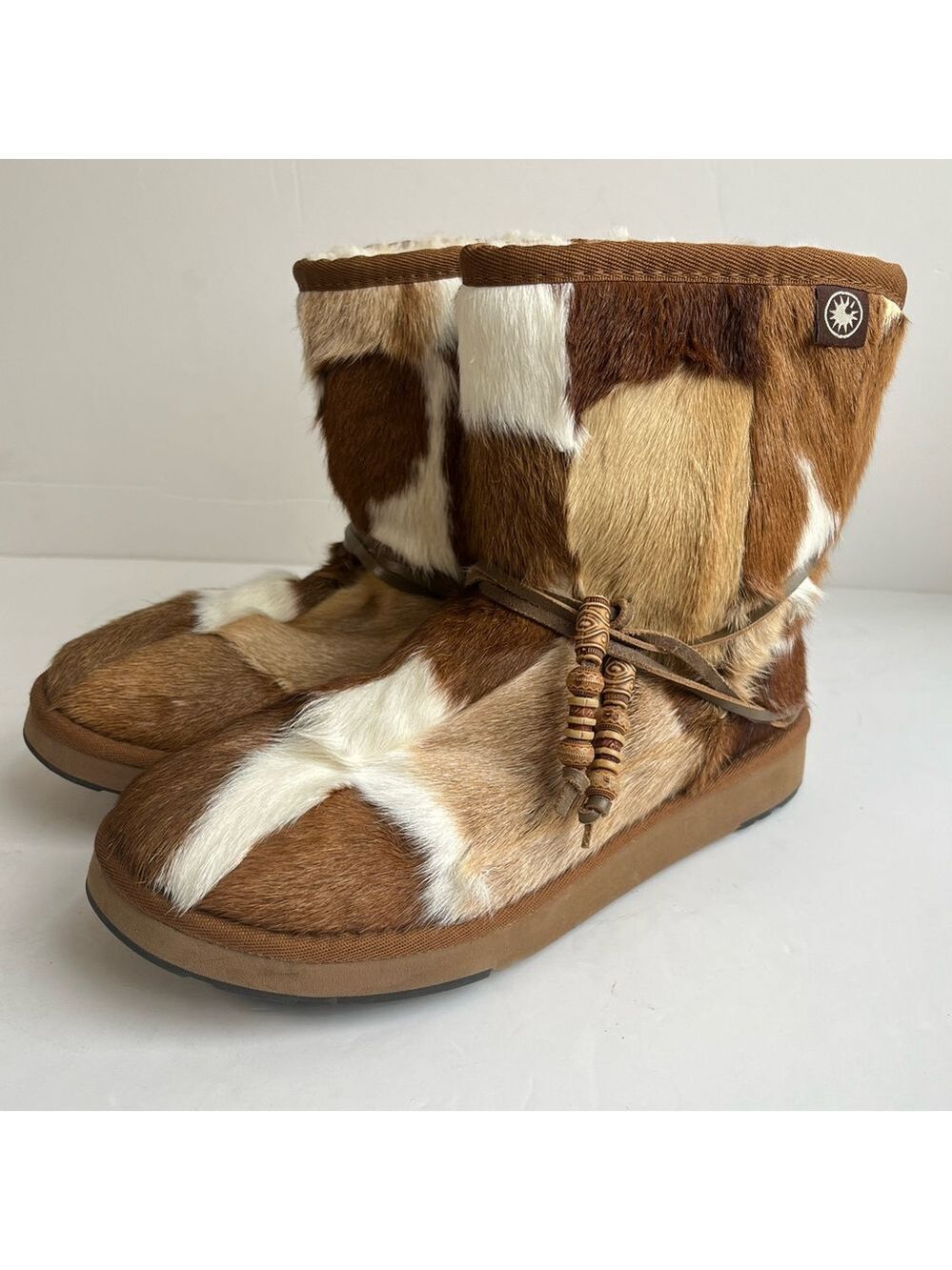 AU&MU Sheepskin Boots Brown White Fur Lined Size 6